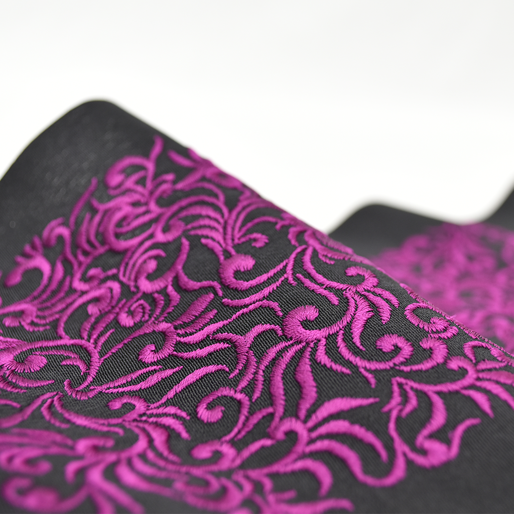ポリエステル刺繍〈唐草〉半衿 フューシャピンク